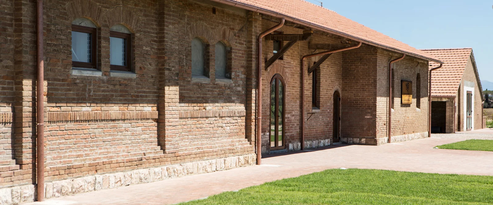 Esterno della Tenuta San Lorenzo, sede di Spirulina Becagli